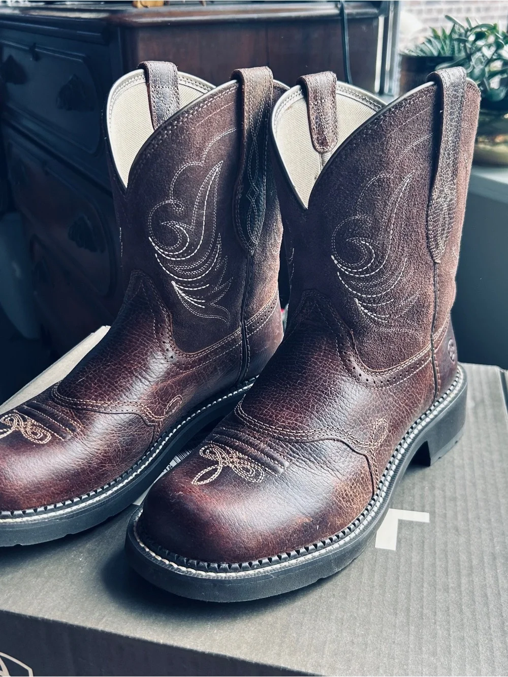 Ariat Brown Women’s Size 10 Leather Western Work Boots - Picture 2 of 10